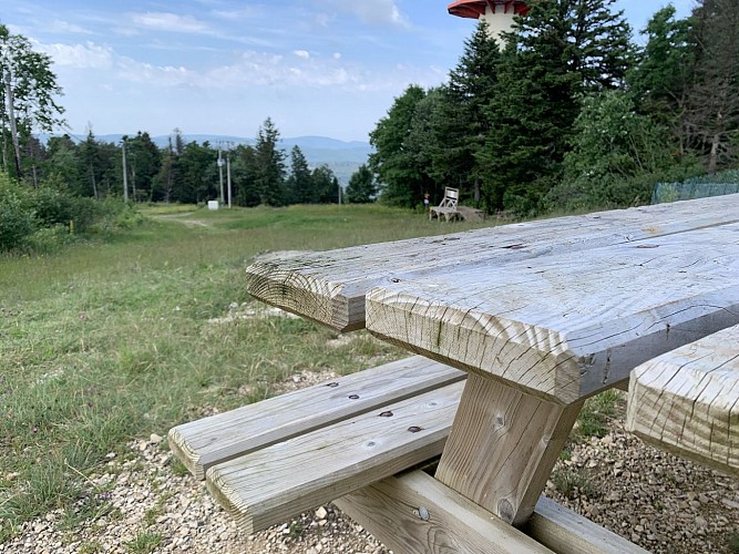 Aire de pique-nique au sommet de Planachat