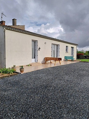 argentonnay-gite-la-chouette-facade1