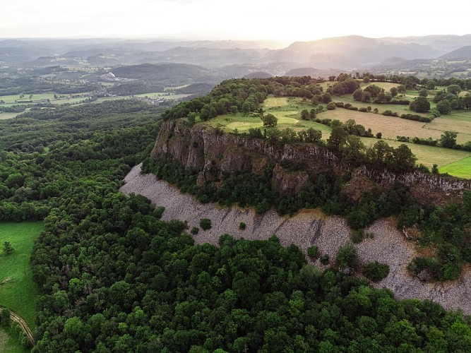 The volcanic edifice of Chastel-Marlhac