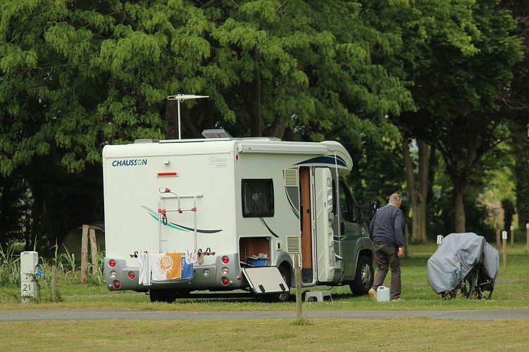 Borne de services camping-cars du Camping Les Rives du Douet