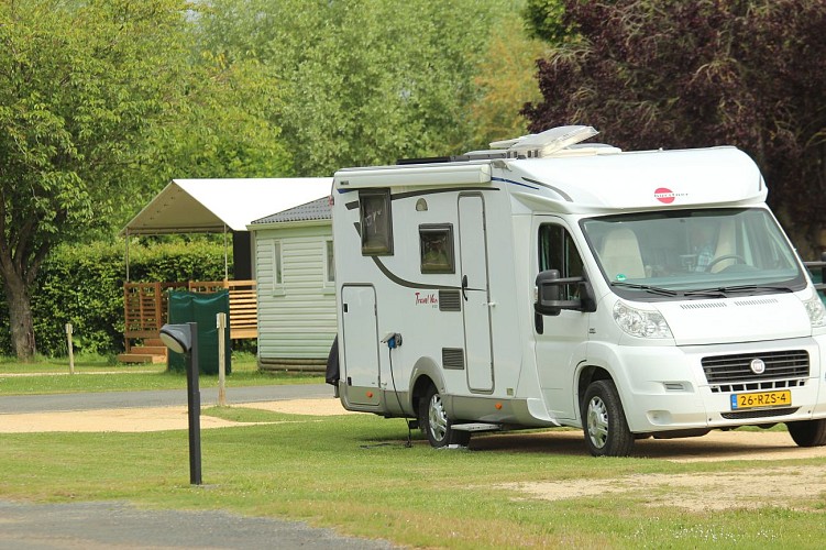 Borne de services camping-cars du Camping Les Rives du Douet