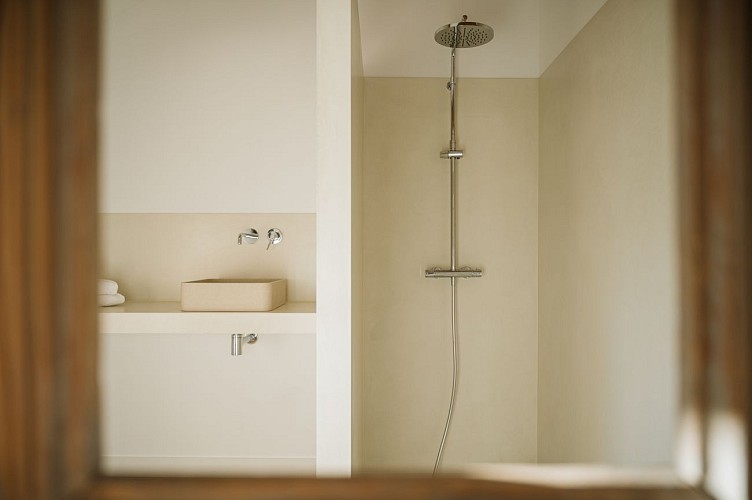 CHAMBRE D'HÔTES "L'ANNEXE SINGULIÈRE"