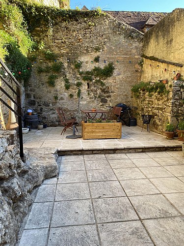 Maison Lou Panieraire dans le bourg de Beynac