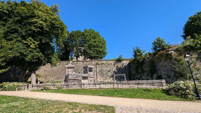 Aire de jeux médiévale II