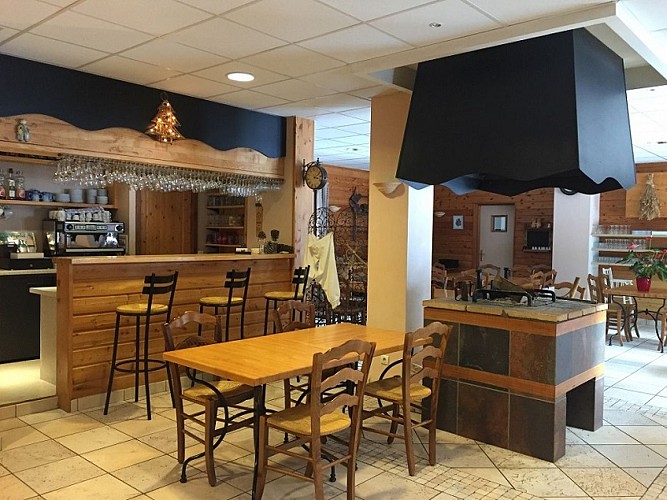 LE CHALET DU CIRQUE DE ST MEME