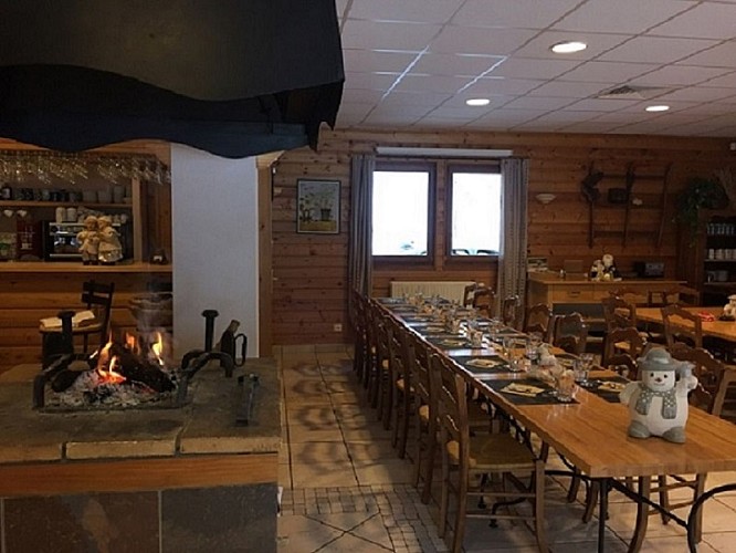 LE CHALET DU CIRQUE DE ST MEME