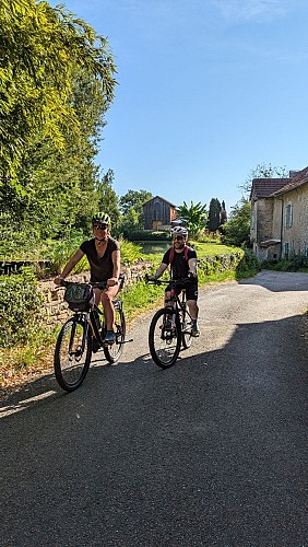 Dans le village de Salles-Courbatiès