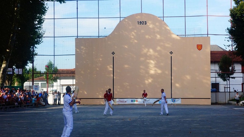 64120 Saint Palais - Pays Basque Partie de pelote office de tourisme de Basse Navarre