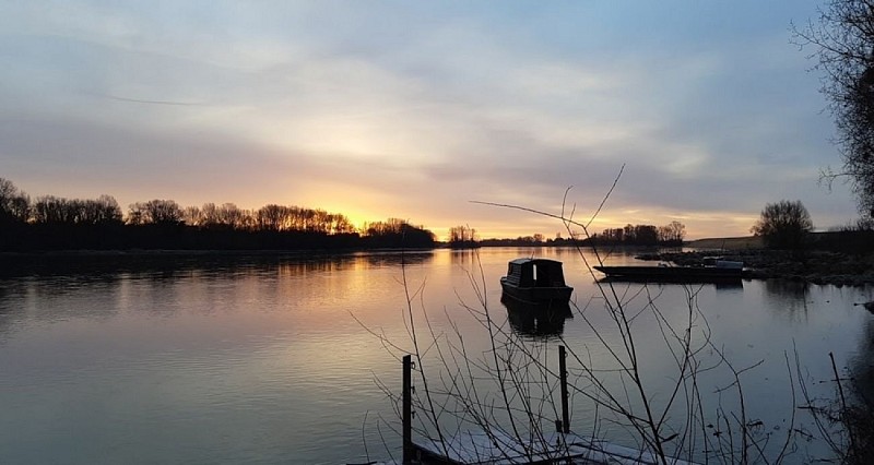 Lever de soleil aux passeurs de Loire à Sigloy