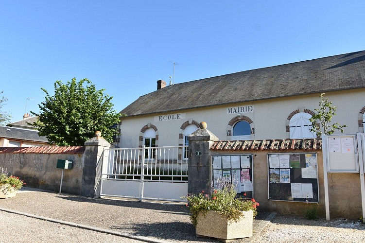 Faverelles-Mairie-6-aout-2018---OT-Terres-de-Loire-et-Canaux---IRemy--2-
