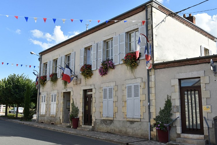 Ouzouer sur Trézée - mairie -1er août 2018 - OT Terres de Loire et Canaux - IRémy (47)