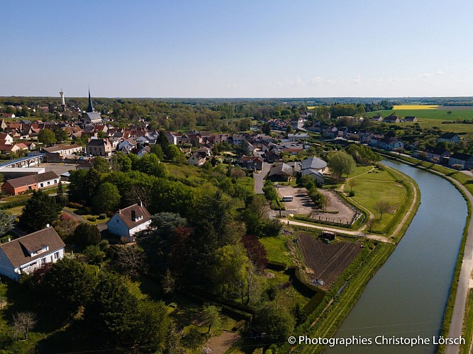 Ouzouer sur Trézée - mairie - Ouzouer vu du ciel
