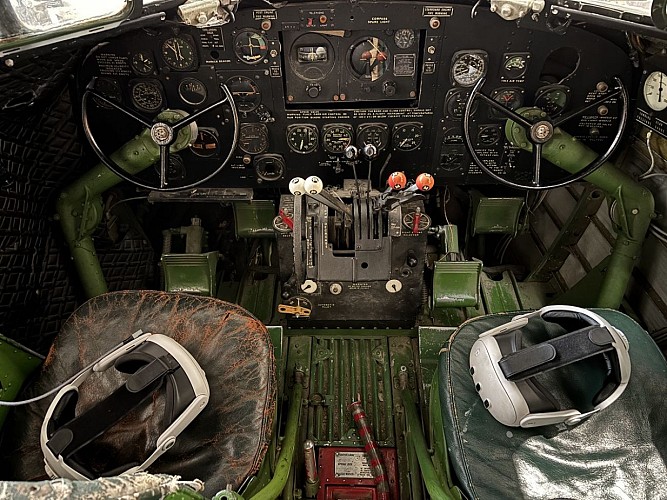 Réalité virtuelle - Cockpit Dakota C-47 - D-Day Wings Museum - ©Manon Sandret