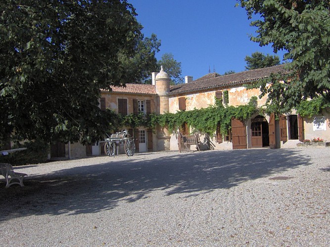 Chateau La Tour de By 1