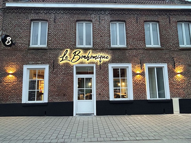 Façade le bonhomique