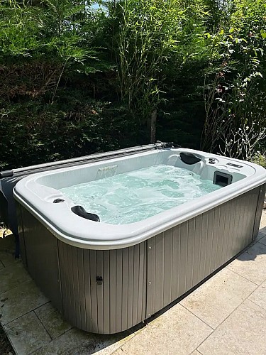 Jaccuzi Maison des couleurs - Location Saint-Junien