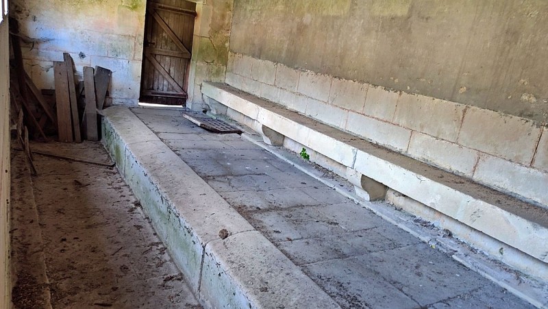 Intérieur du lavoir | Buxieres