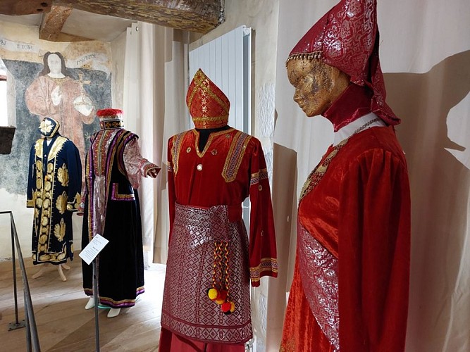 Musée des costumes et parures du monde 