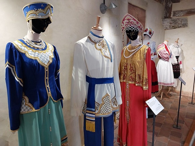 Musée des costumes et parures du monde 