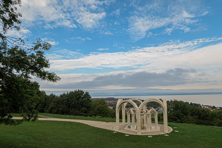 Point of view from the Farquenoud fountain