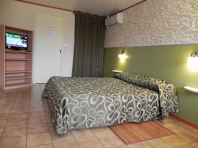 Hôtel les Pins Hourtin 5