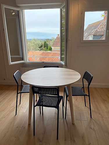 Eperon 10 salle a manger