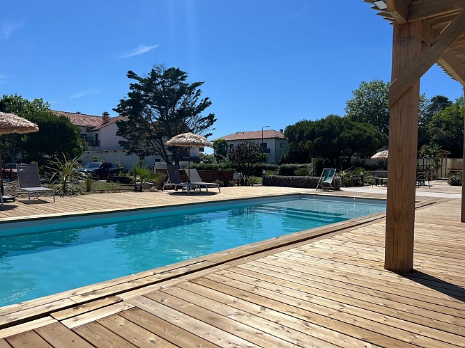 Piscine hotel des pins