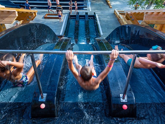 YV-Le-Village-Western-piscine-toboggans-2