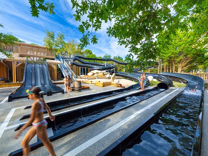 YV-Le-Village-Western-piscine-toboggans