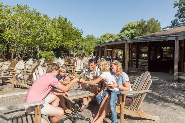 Terrasse_restaurant_vwesternhourtin