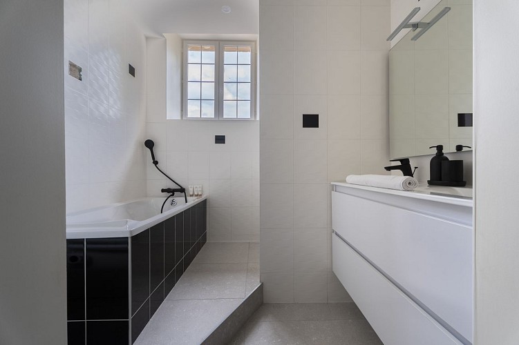 Le Château Dracy le Fort - L'Élégante - Salle de bain ©Norman Frick