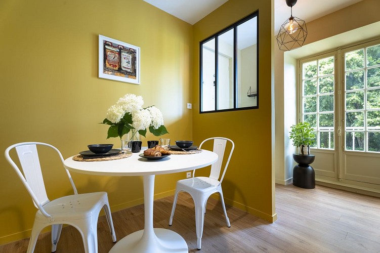 Le Château Dracy le Fort - La Prétillante - Coin repas ©Norman Frick