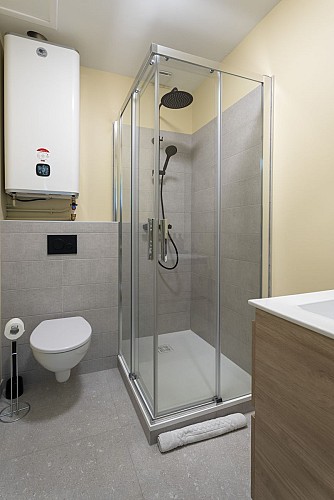 Le Château Dracy le Fort - La Pétillante - Salle d'eau ©Norman Frick