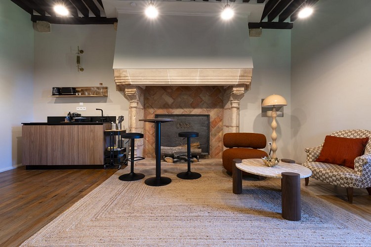 Le Château Dracy le Fort - Salon/Cuisine ©Norman Frick