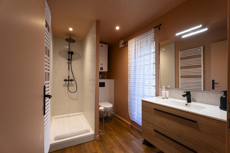 Le Château Dracy le Fort - Salle d'eau ©Norman Frick