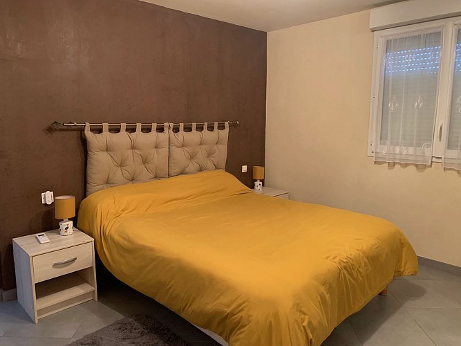 Chambre jaune gîte maniort