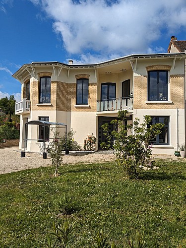 Les jolis nids - facade maison de face