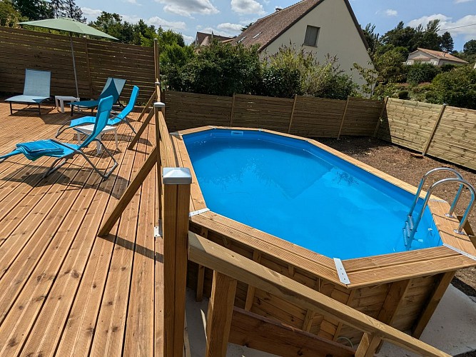 Vue piscine de l'escalier (1)