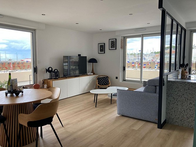 c116b77e-14d0-497f-ab1e-39ec0c1341c3