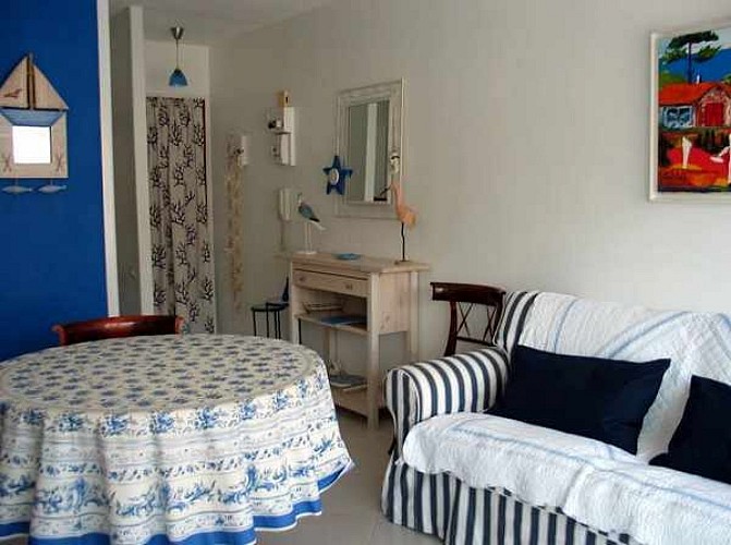 Madame Dominique BENNEVAULT