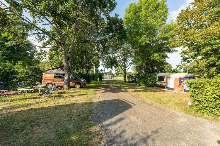 Allée camping de Paneçot