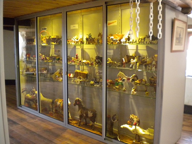 Museum of the horse toy