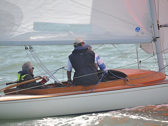 Coaching plaisance personnalisée voile ou moteur avec le Deauville Yacht Club