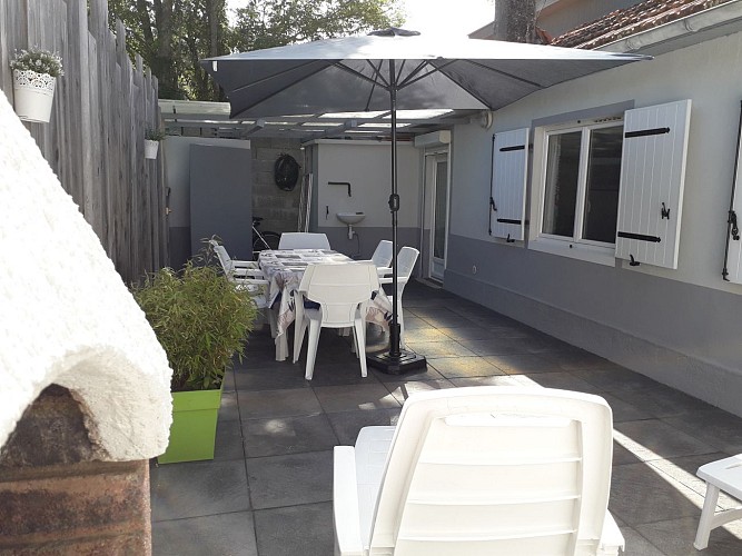 3 Terrasse vue du barbecue