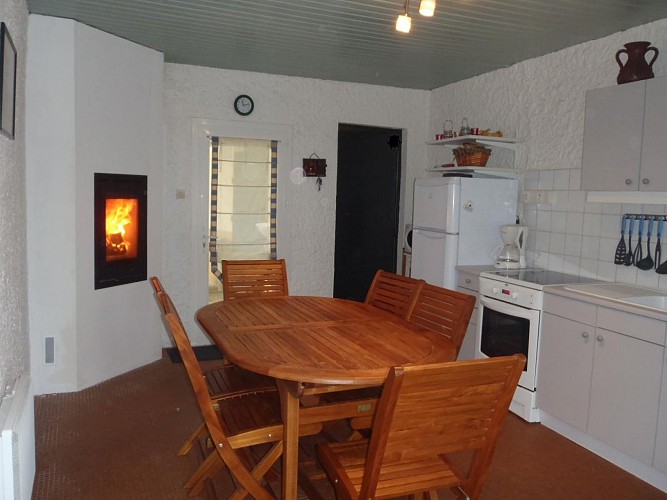 4 Cuisine avec poële à bois