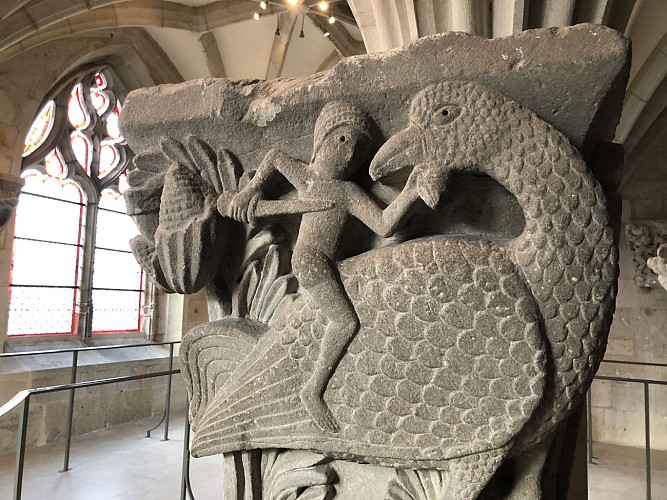 Chapiteau de la salle capitulaire. Cathédrale Saint-Lazare. Autun