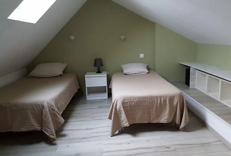 gites-du-moulin-la-petite-maison-beuzeville-la-grenier-meuble-sophie-grenier-chambre