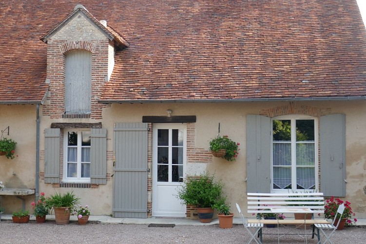 Adon - Domaine d'Adon : façade du logement