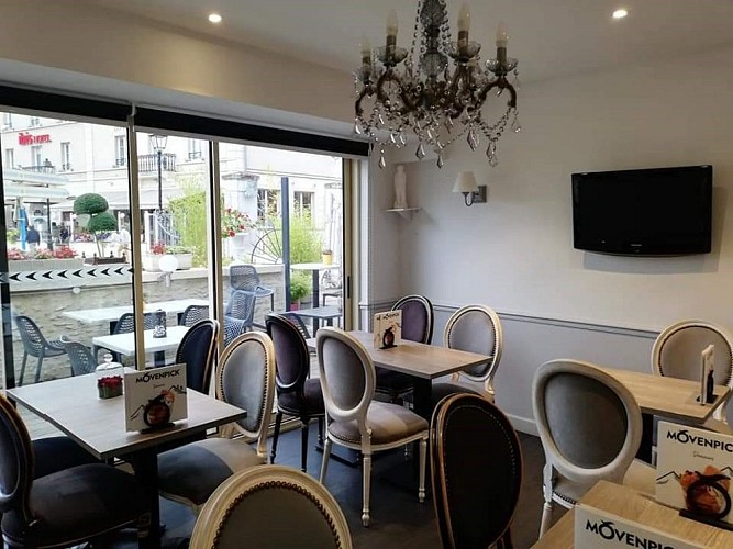 2- Douceurs intérieur salon de thé