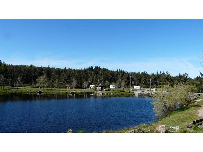 Ponton PMR au lac du Devois à Saint Sauveur Camprieu